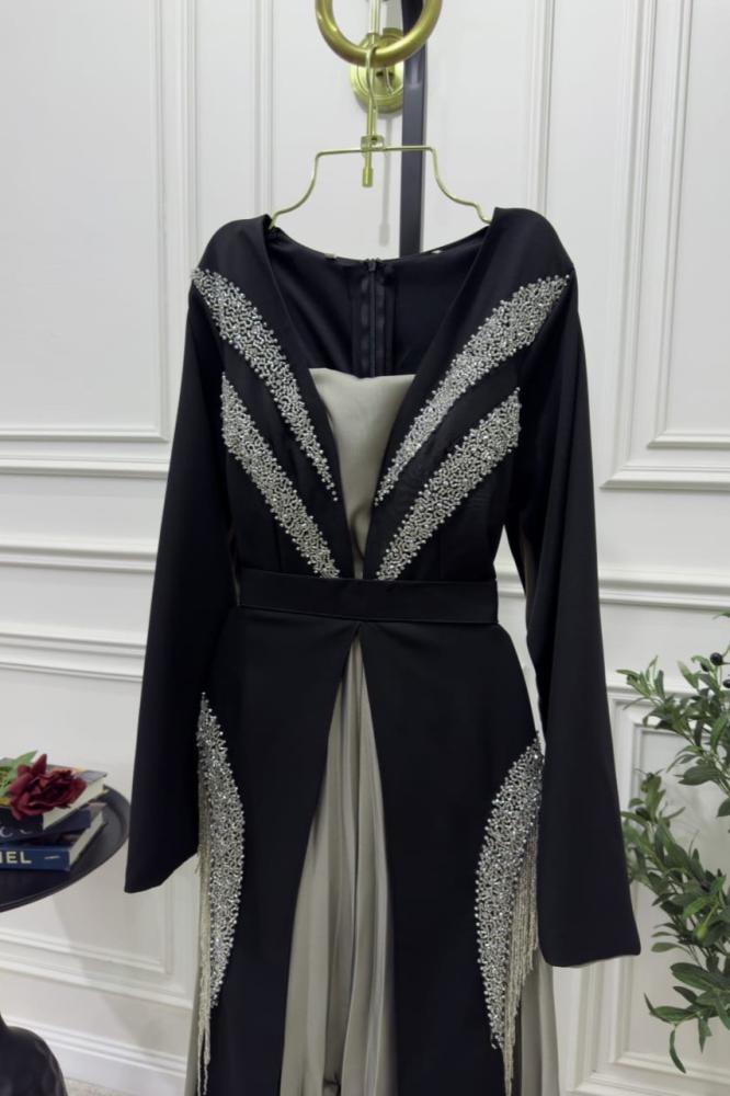 فستان ناعم تفته بقصة عنق مثلثه