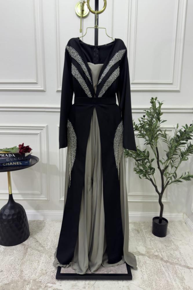 فستان ناعم تفته بقصة عنق مثلثه