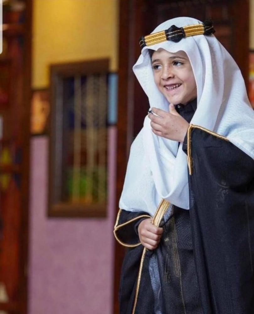 بشت بالاسم مع شماغ عقال المقصب (شطفئ)