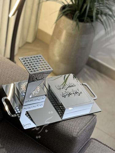 تصميم طقم مبخرة فضي مع استاند ورد حسب طلب العميل