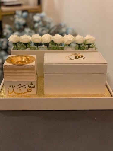 تصميم طقم مبخرة جلد مع إضافة ورد صناعي حسب طلب العميل