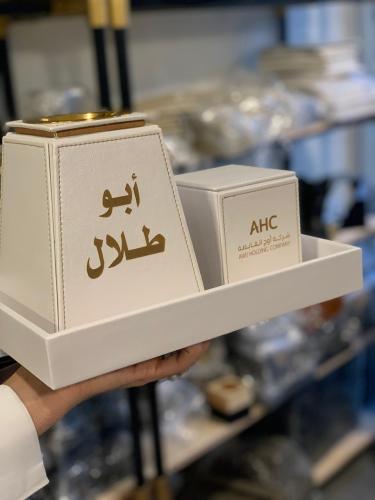 تصميم مباخر جلدية لون سكري مع الاسم حسب طلب العميل