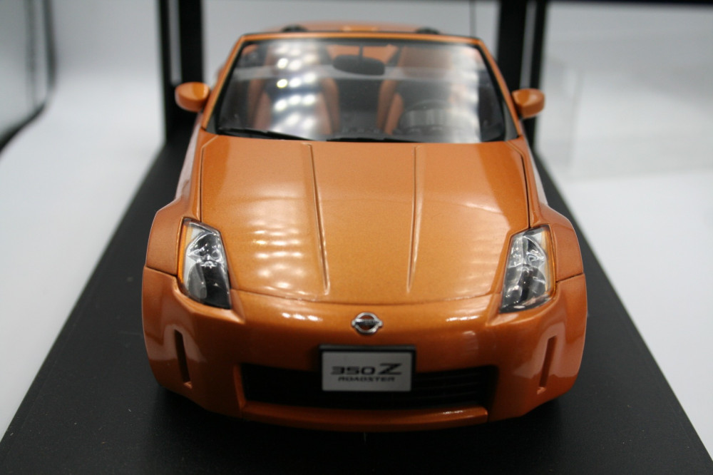 AUTOART 1/18 77372 NISSAN 350Z ROADSTER LH DRIVE SUNSET ORANGE