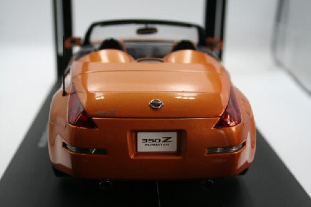 AUTOART 1/18 77372 NISSAN 350Z ROADSTER LH DRIVE SUNSET ORANGE