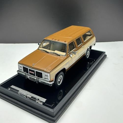 Model: GMC Suburban 198‪6 Brand: Old School Color:...