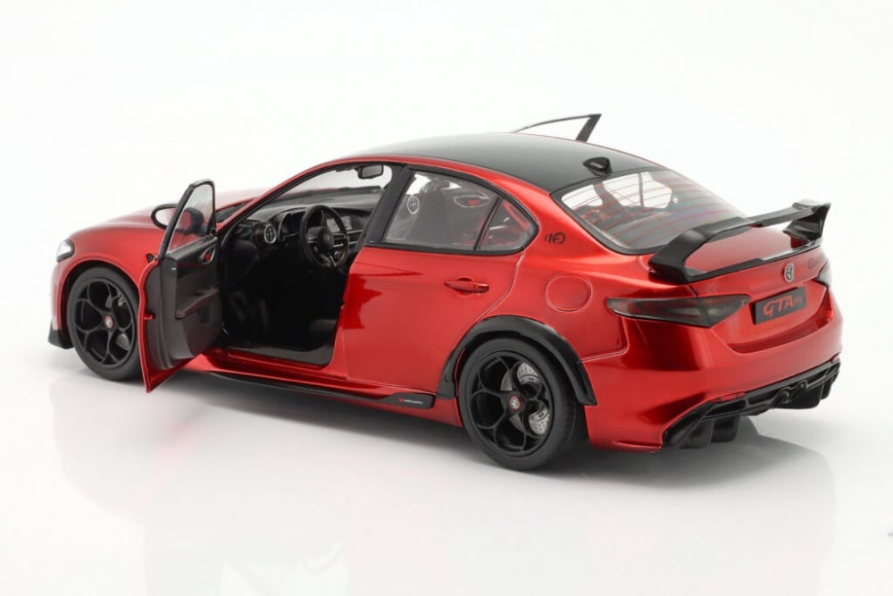 Alfa Romeo Giulia GTAM year 2021 red 1:18 Solido