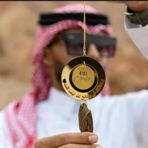 تعليقة الأيادي مع استودعتك الله بكسرة العود