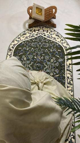 طقم سجادة وثوب صلاة
