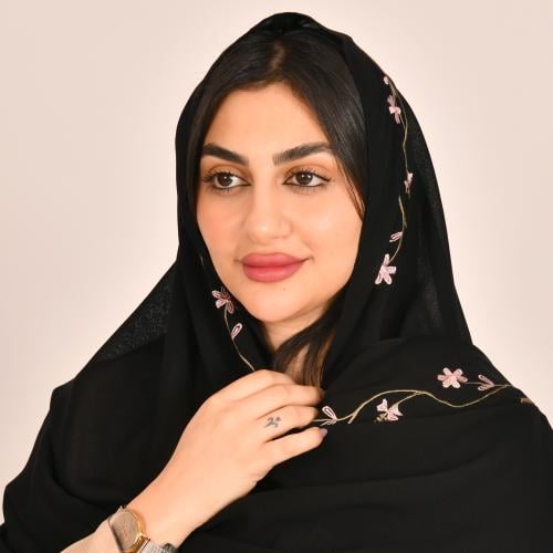 طرحه باللون الاسود مزينة بتطريز طولي