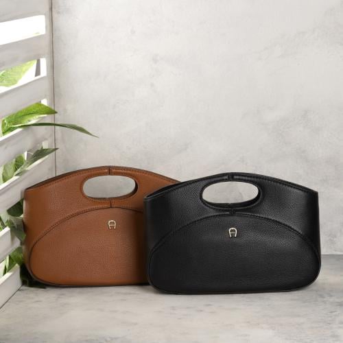 شنطة aigner