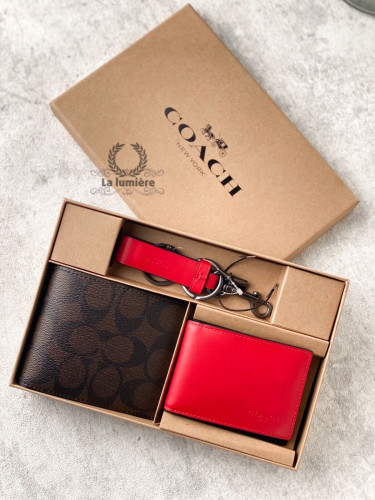 محفظة + حامل بطاقات وميدالية coach