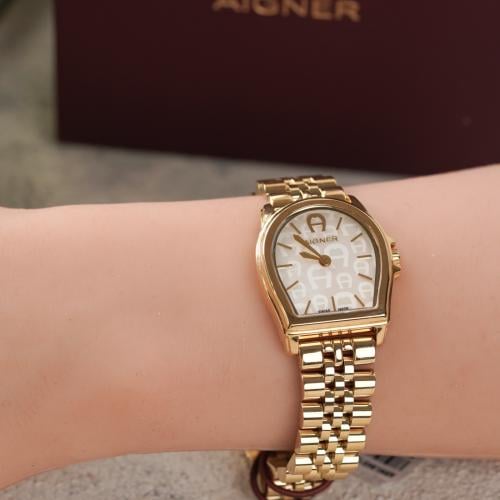 ساعة aigner