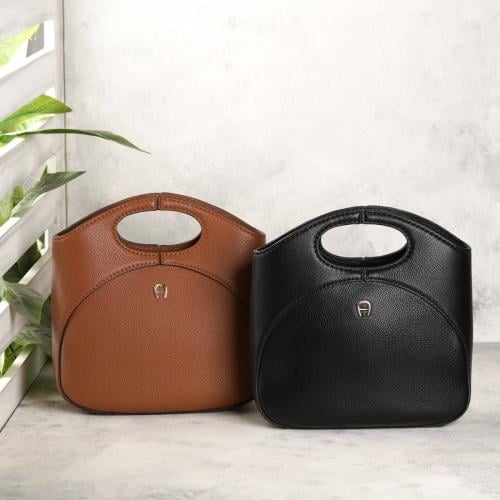 شنطة aigner