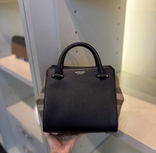 شنطة burberry