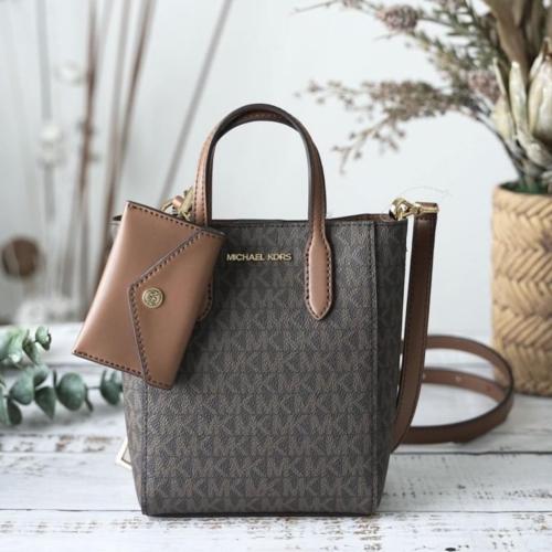 شنطة michael kors
