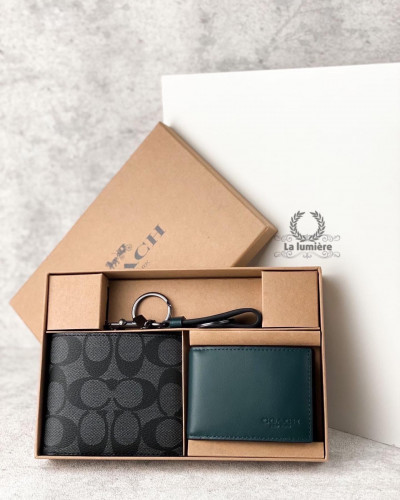 محفظة + حامل بطاقات وميدالية coach