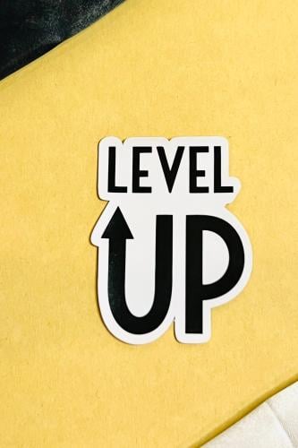 ملصق LEVEL UP