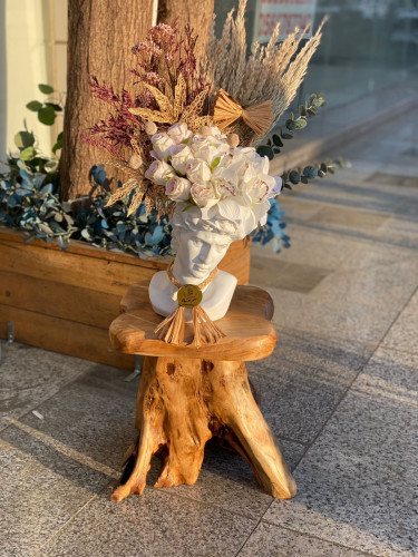 فازة ورد صناعي