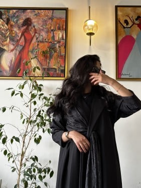 عبايه بوشاح و اكمام اورقنزا مموج لامع