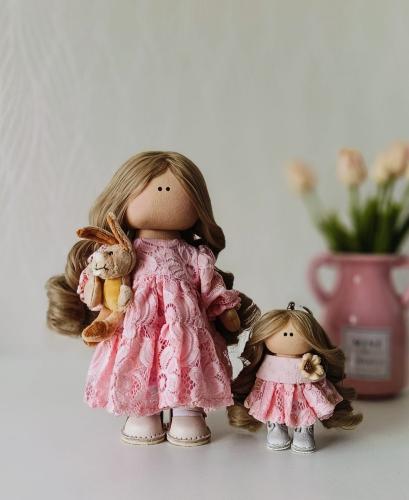 الدمية والميدالية