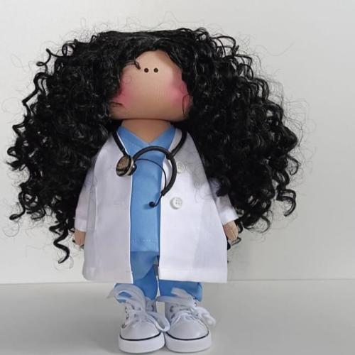 دمية الدكتورة