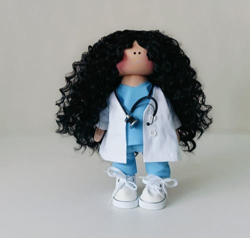 دمية الدكتورة عائشة