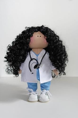 دمية الدكتورة