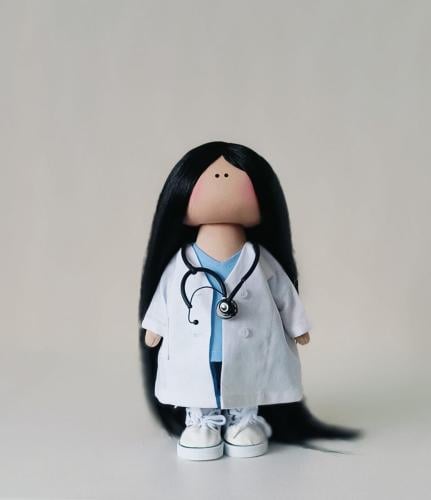 دمية دكتورة