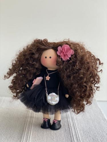 الدمية لبنى