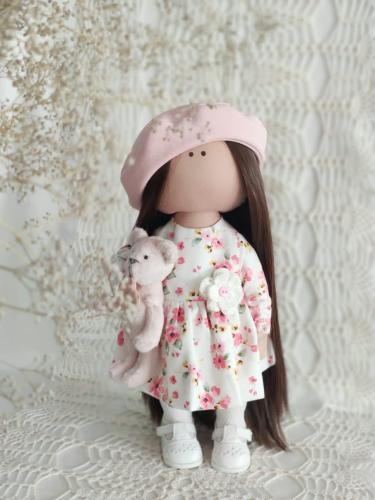 دمية فاطمة بحجم أكبر