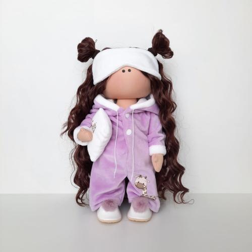 الدمية حنونه