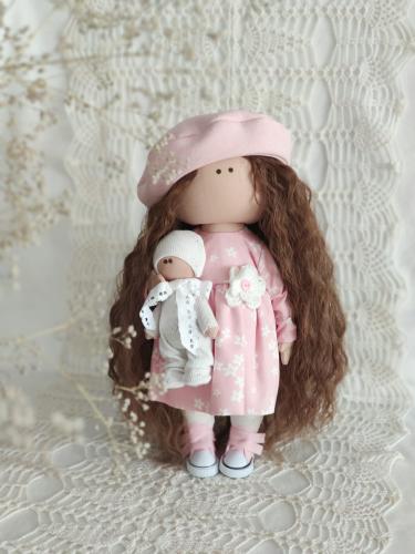 دمية شادن مع بيبي