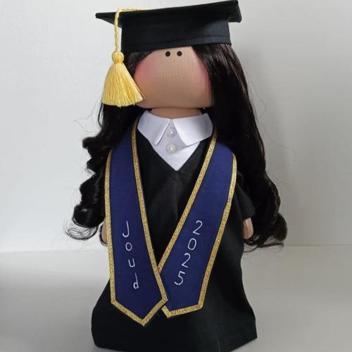 دمية تخرج 2025