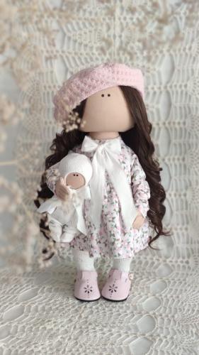 الدمية أمل كبير