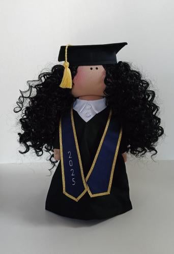 دمية الخريجة دانية