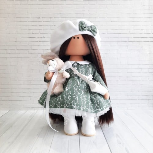 الدمية أفنان