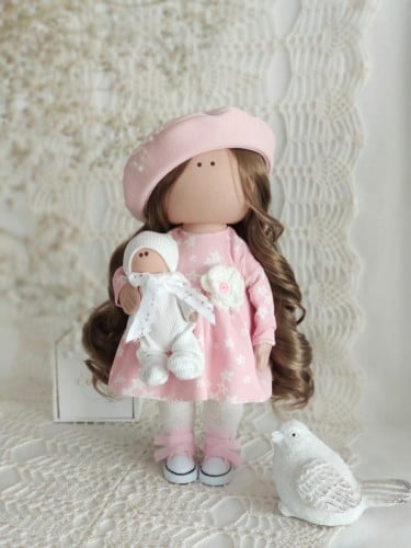 دمية شادن مع بيبي