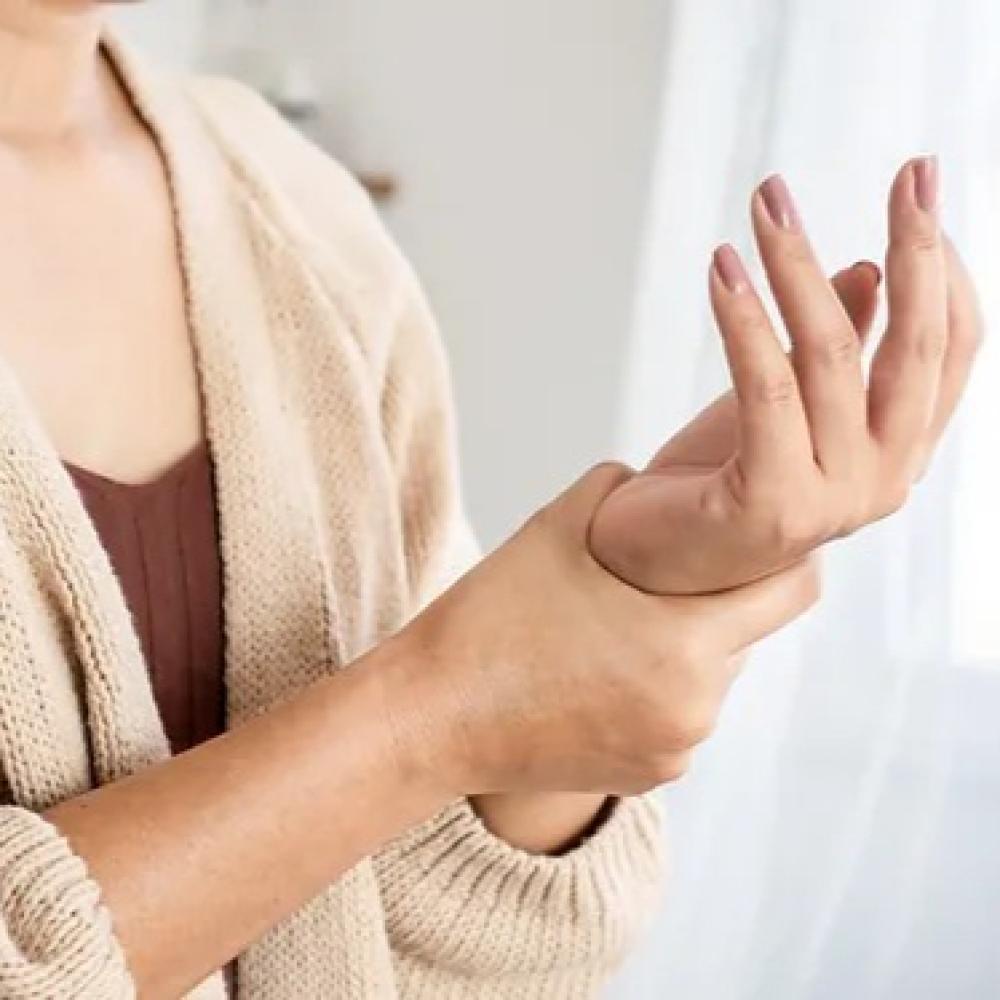 ما هي العلامات التحذيرية المبكرة لضعف العظام؟ قد تتفاجئ