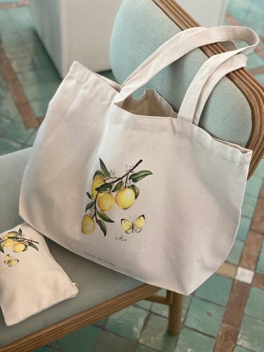 Tote bag