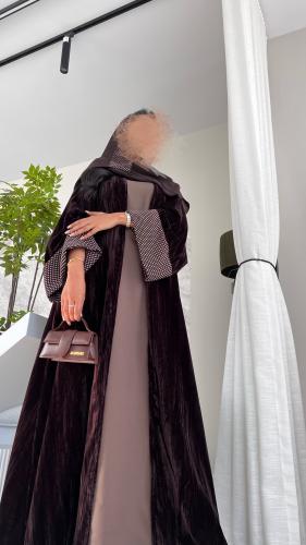 عباية مخمل باللون البني