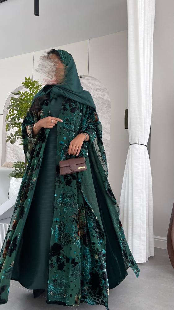 كيف تنسقين العباية مع القطع الداخلية (Inner Dress)؟