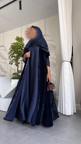 عباية مخمل باللون الكحلي