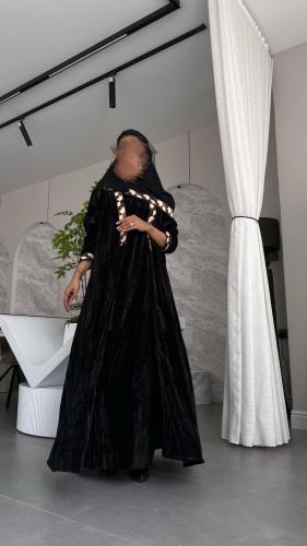 عباية مخمل  أسود مسكر مع تطريز