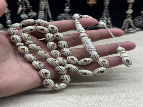 عاج الفيل مطعم فضه وكهرمان ٨ مل ٣٣ خرزه ٣٨ جرام