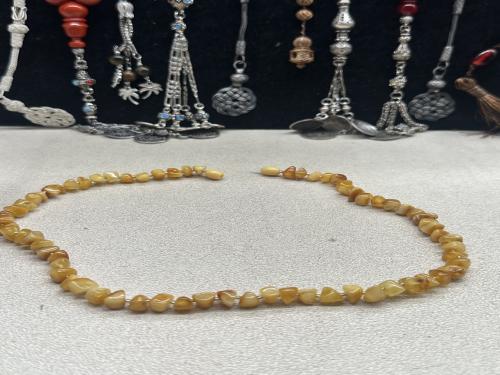 عقد نسائي من الكهرمان ١٤ جرام