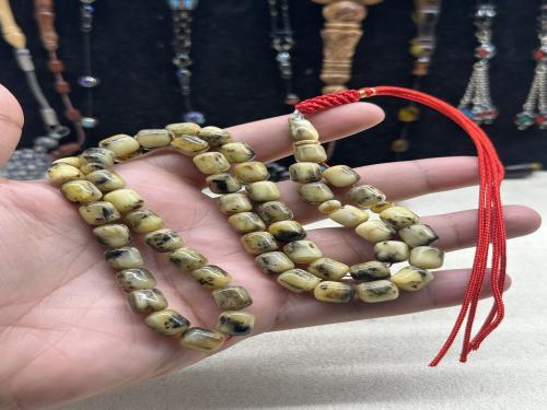 كهرمان ابيض بلطيقي شوائب ٨ مل ٥٥ خرزه ٢٦ جرام