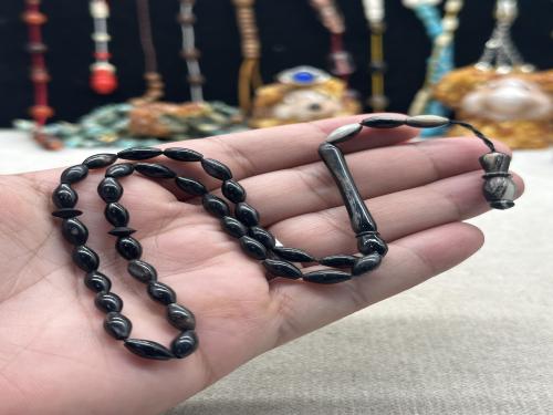 قرن جاموس صغير خراطه يدويه ٤ ونص مل ٦ جرام  ٣٣ خرزه