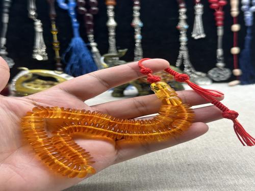 كهرمان قصه نادره ما تتكرر اسطوانيه نحيفه جدا ٢٠ جرام ١٠ مل ارتفاع ٣ مل ٩٩ خرزه