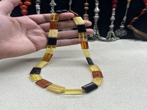 عقد كهرمان نسائي ١٩ جرام