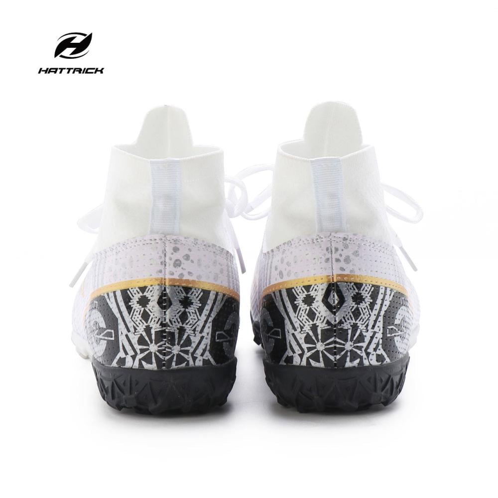 حذاء كورة قدم شبابي أبيض هاتريك